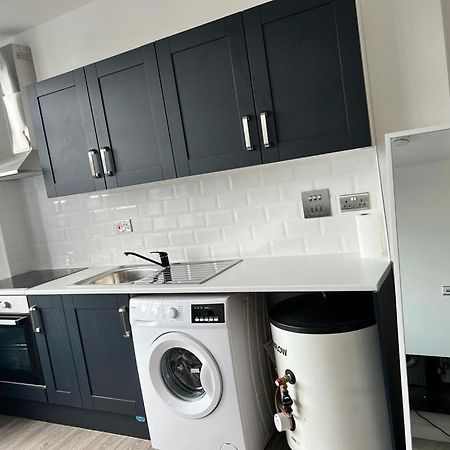 Modern Apartment In London Финчли Екстериор снимка